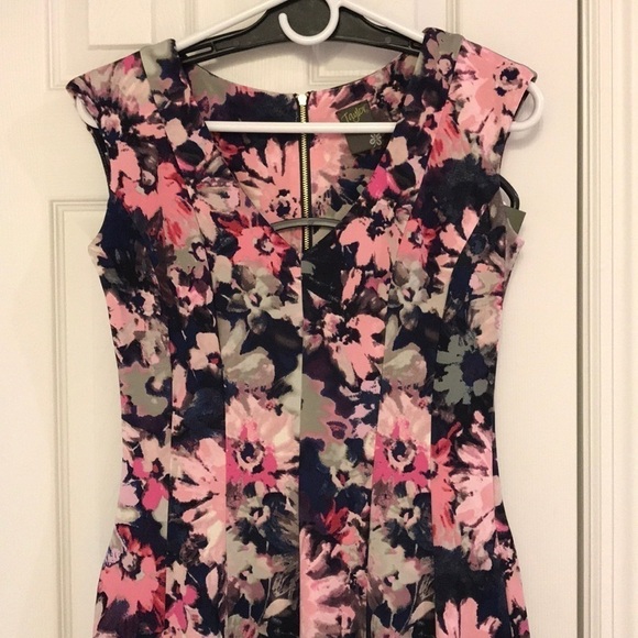 Size 2 💖 Taylor Floral Long Dress with Pockets - Picture 5 of 8